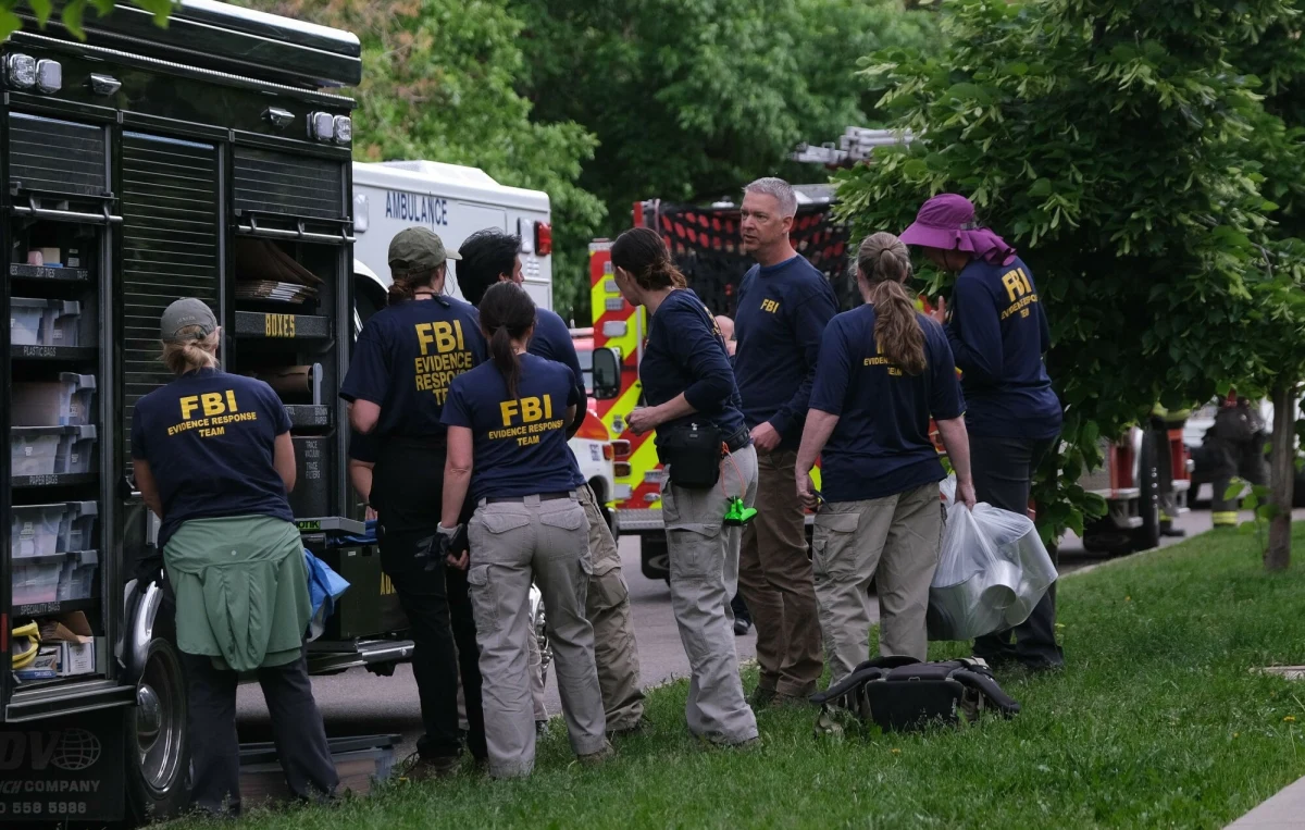 W niedzielę na popularnym deptaku w Boulder, w stanie Kolorado w Stanach Zjednoczonych, doszło do brutalnego ataku na grupę wolontariuszy. Napastnik użył prowizorycznego miotacza ognia podczas wydarzenia, w którym uczestnicy domagali się uwolnienia izraelskich zakładników przetrzymywanych w Strefie Gazy. Sześć osób odniosło obrażenia i trafiło do szpitala. Podejrzany o atak został zatrzymany przez policję.