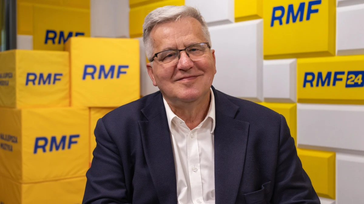 "Według mnie rząd przetrwa, jeśli Donald Tusk będzie tego chciał i koalicjanci będą tego chcieli. Pytanie, w jakiej kondycji przetrwają. Moim zdaniem w kiepskiej. Tusk może jednak skalkulować, że opłaca się podjąć ryzyko (przeprowadzenia wcześniejszych wyborów)" - powiedział w rozmowie w Tomaszem Terlikowskim były Prezydent RP Bronisław Komorowski, komentując wyniki niedzielnych wyborów. Nasz gość nie jest przekonany co do tego, że Nawrocki może się usamodzielnić. "Nie jestem pewien, czy będzie chciał" - mówił na antenie RMF FM i Radia RMF24. "Stoimy w obliczu ryzyka straconych lat, popsutej opinii o Polsce na zewnątrz i chaosu w kraju" - dodawał.