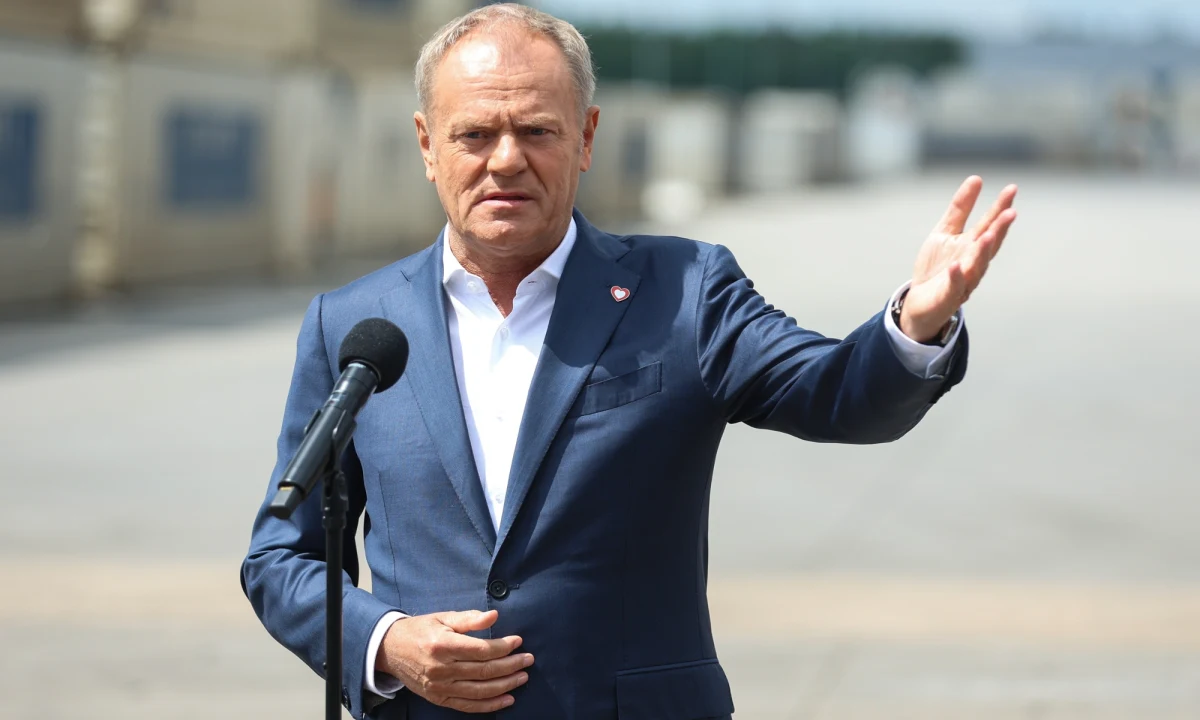 Jak może wyglądać współpraca rządu z KO z nowym prezydentem popieranym przez PiS? Głos w tej sprawie zabrali m.in. Andrzej Duda, a także Aleksander Kwaśniewski i Bronisław Komorowski. Zdaniem Dudy, "to będą decyzje przyszłego prezydenta, ale również rządu, czy będzie chciał współpracować z prezydentem". "Może być wewnątrz Platformy (Obywatelskiej - przyp. red.) i u samego Tuska takie myślenie, że nie można ryzykować dalej. Lepiej zrobić wybory, jak mamy jeszcze 20-parę procent, a nie jak będziemy mieć 15 procent" - stwierdził natomiast Kwaśniewski. Zdaniem Komorowskiego, "Tusk może jednak skalkulować, że opłaca się podjąć ryzyko (przeprowadzenia wcześniejszych wyborów - przyp. red.)".