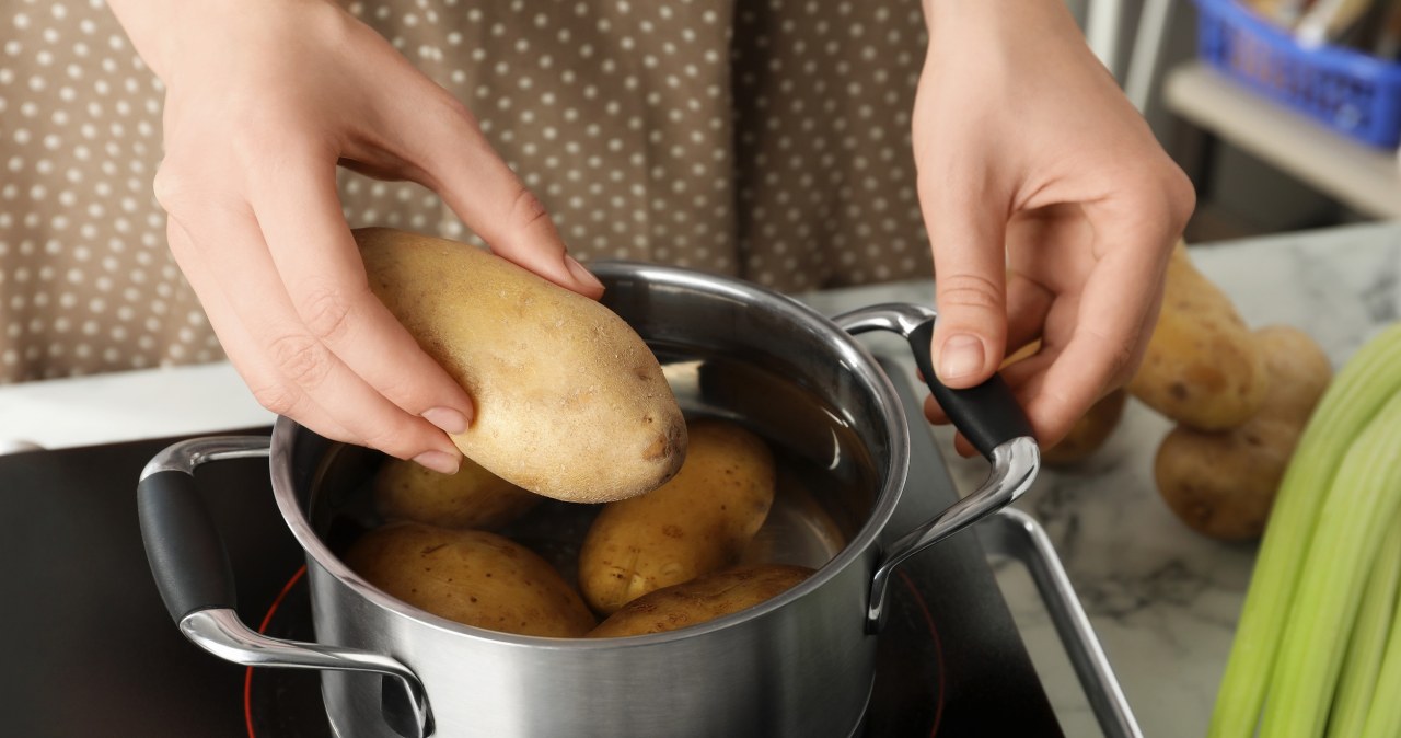 Ziemniaki ugotują się szybciej. Sekretem jeden składnik