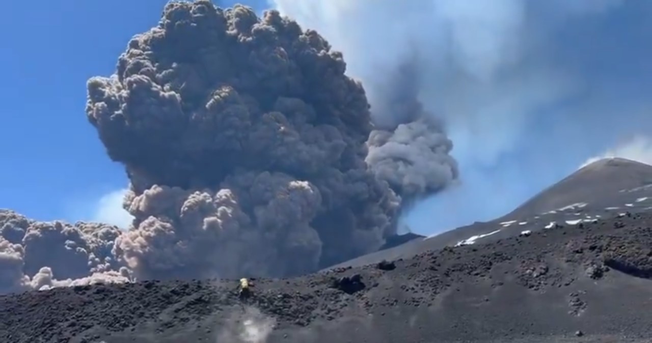 Erupcja wulkanu Etna. Są nagrania i streaming live