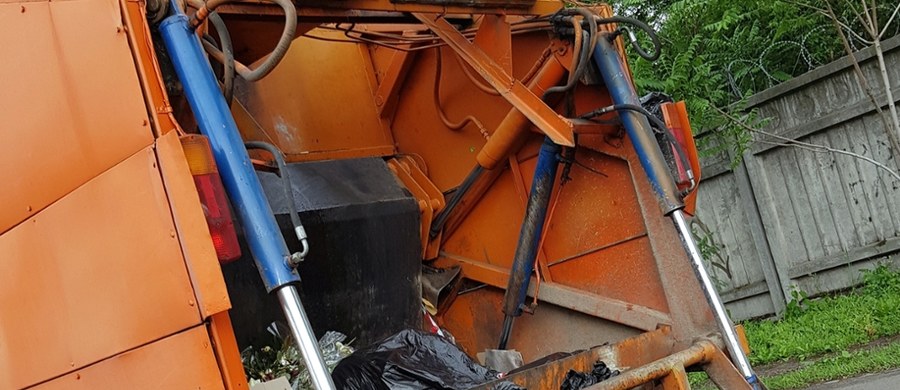 Łódź chce zbudować centrum recyklingu, które ma obniżyć koszty gospodarki odpadami. Zanim jednak centrum powstanie, łodzianie muszą się przygotować na wyższe rachunki. Projekt uchwały podnoszącej opłaty za śmieci trafi na najbliższą sesję rady miejskiej.