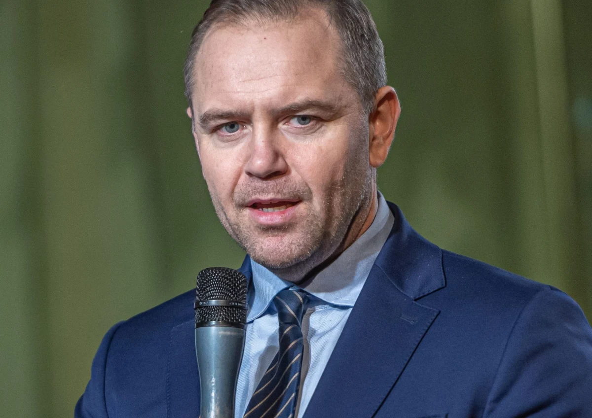 W siedzibie Prawa i Sprawiedliwości przy ulicy Nowogrodzkiej w Warszawie zakończyło się posiedzenie sztabu prezydenta-elekta Karola Nawrockiego. Jak informuje reporter RMF FM Michał Krasoń, atmosfera była radosna. "To, co najważniejsze w najbliższym czasie, to to, żeby dobrze ułożyć plan działań prezydenta elekta" - powiedział Marcin Przydacz, członek sztabu Karola Nawrockiego.