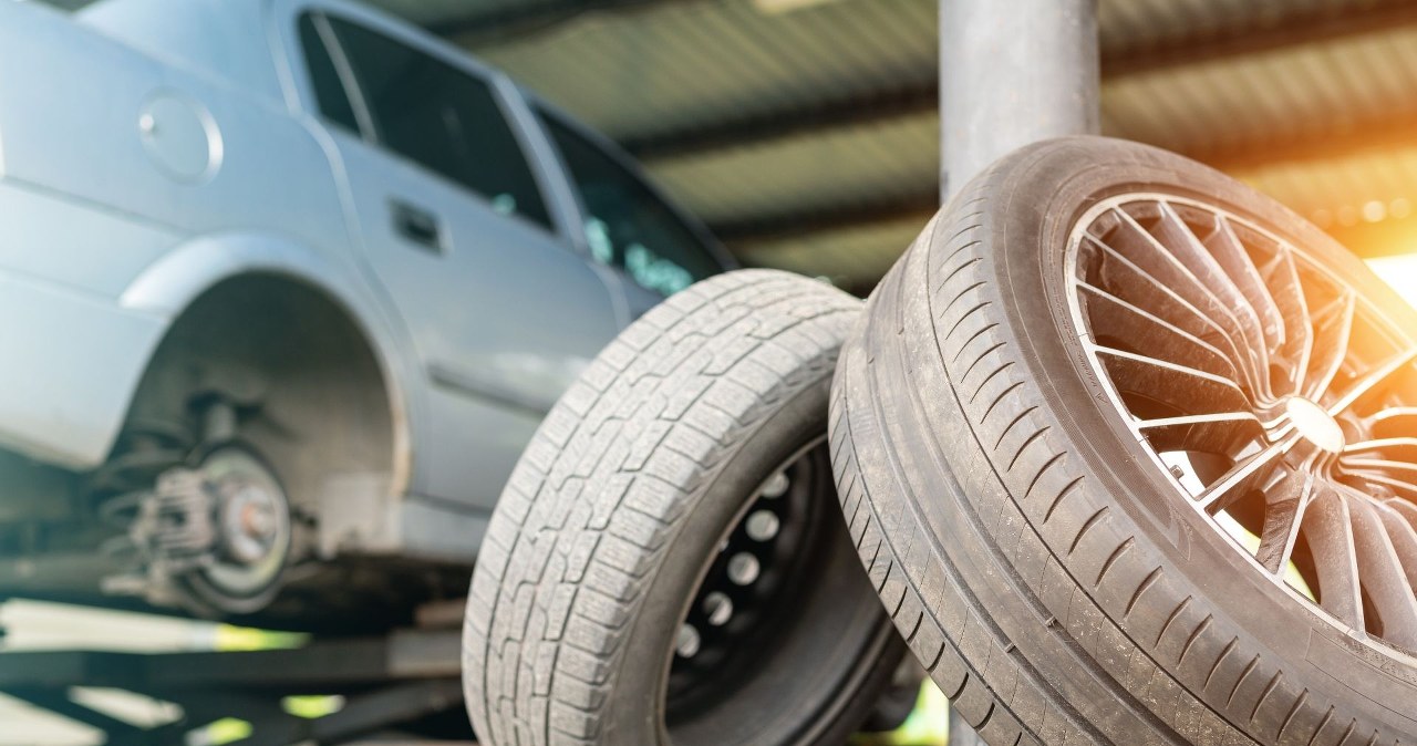Jak zimą przechowywać letnie opony? Te zasady wydłużą ich żywotność