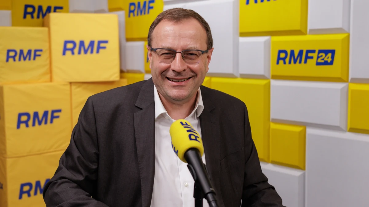 "Moim zdaniem Donald Tusk dostanie wotum zaufania" - stwierdził w Popołudniowej rozmowie w RMF FM prof. Antoni Dudek. Politolog dodał jednak, że - jego zdaniem - premier jest w błędzie, myśląc, że to rozwiąże problem "kryzysu, jaki właśnie się zaczął". Ekspert stwierdził, że ta cała sytuacja sugeruje zmierzch Donalda Tuska.