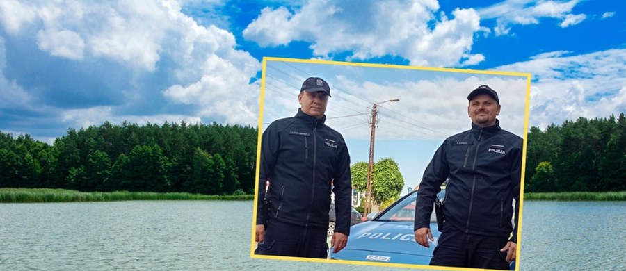 Dwóch nietrzeźwych mężczyzn dryfowało nocą po jeziorze Gawlik, trzymając się wywróconej łodzi. Ich życie uratowali policjanci z Wydmin (woj. warmińsko-mazurskie), którzy w ciemnościach i gęstej mgle ruszyli na pomoc. Dzięki szybkiej reakcji nie doszło do tragedii.