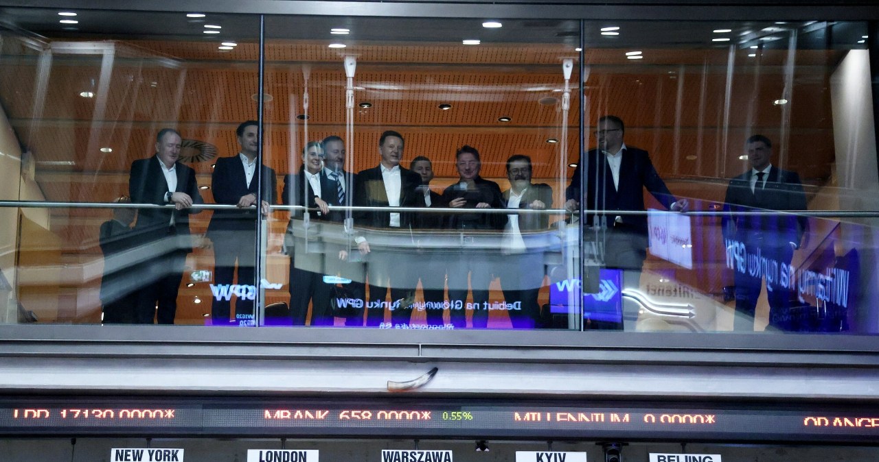 Złoty traci do euro i dolara, giełda w dół. Rynki pod presją polityki