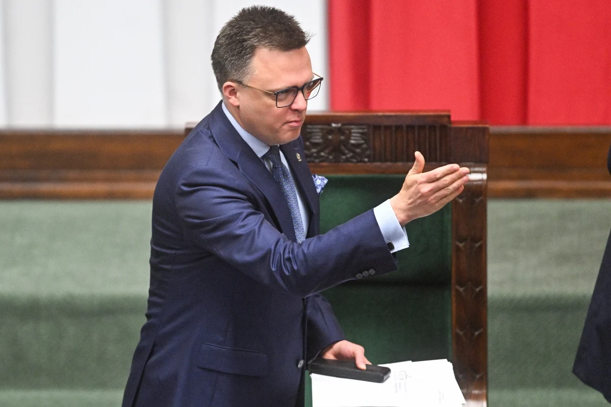 Marszałek Sejmu Szymon Hołownia bardzo krytycznie ocenił wyborcze preferencje młodych Polaków. Odnosząc się do wyniku wyborów stwierdził, że pokładają oni nadzieję w "oszołomach, ksenofobach, antysemitach i politycznych rozrabiakach". 