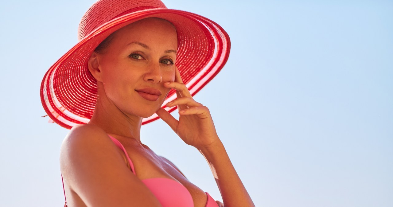 Odstający brzuch i szerokie biodra? Dobierz strój kąpielowy do sylwetki