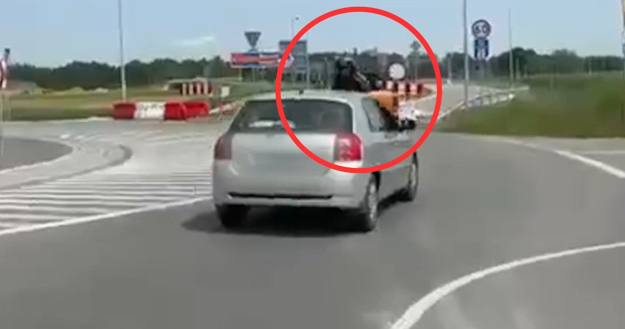 Motocyklista wylądował na masce auta. Kierowca uciekał, bo jechał pijany