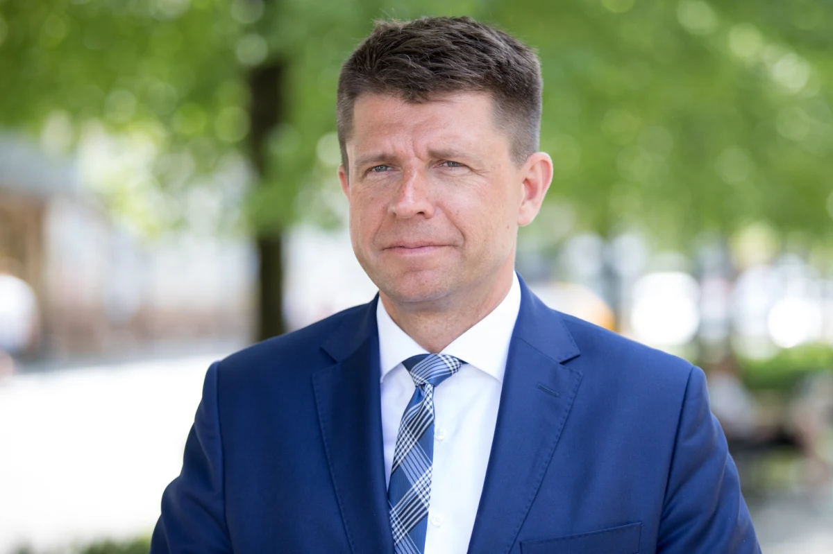 ​"Po tym wyniku wyborów trzeba wyciągnąć wnioski z tego, co się stało" - tak o ewentualnym rozpadzie Trzeciej Drogi mówił poseł Polski 2050 Ryszard Petru. Polityk, w rozmowie z Kacprem Wróblewskim w internetowym radiu RMF24, skomentował wynik wyborów prezydenckich, a także zapowiadaną rekonstrukcję rządu.