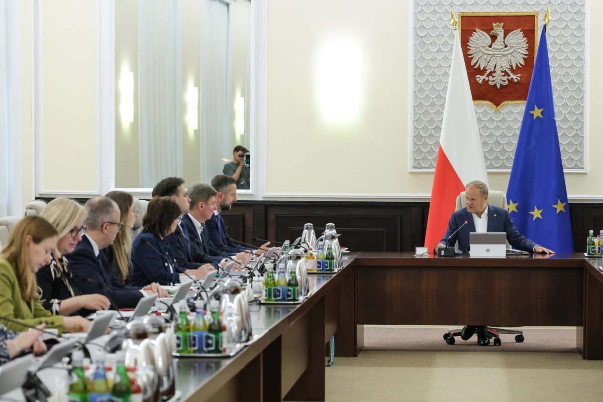Po wygranej Karola Nawrockiego w wyborach prezydenckich, w rządzie pojawiają się głosy o konieczności renegocjacji umowy koalicyjnej. Z kolei Donald Tusk zapowiedział złożenie w Sejmie wniosku o wotum zaufania, którym posłowie mają się zająć 11 czerwca. Według premiera, wotum ma stanowić „nowe otwarcie” dla rządu. Odniósł się do tego gość Radia RMF24 – publicysta "Rzeczpospolitej" - Jacek Nizinkiewicz. "Jak teraz Donald Tusk chce się wziąć do roboty, mając Karola Nawrockiego za prezydenta? Kiedy był Andrzej Duda, prezydent z innego obozu, to nie składali tych projektów ustaw, nie realizowali obietnic - to jak chce teraz, przy Karolu Nawrockim, składać te ustawy i realizować obietnice? To się kupy nie trzyma” – mówił Nizinkiewicz w rozmowie z Tomaszem Terlikowskim na antenie Radia RMF24.
