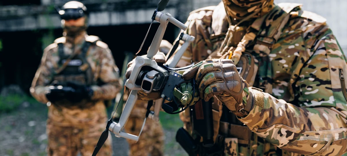 Afrykański think thank Instytut Studiów nad Bezpieczeństwem prognozuje, że niedawny atak ukraińskich dronów na lotniska w Rosji pod kryptonimem Operacja Pajęczyna może zachęcić grupy zbrojne do szerszego wykorzystywania bezzałogowych statków powietrznych. 