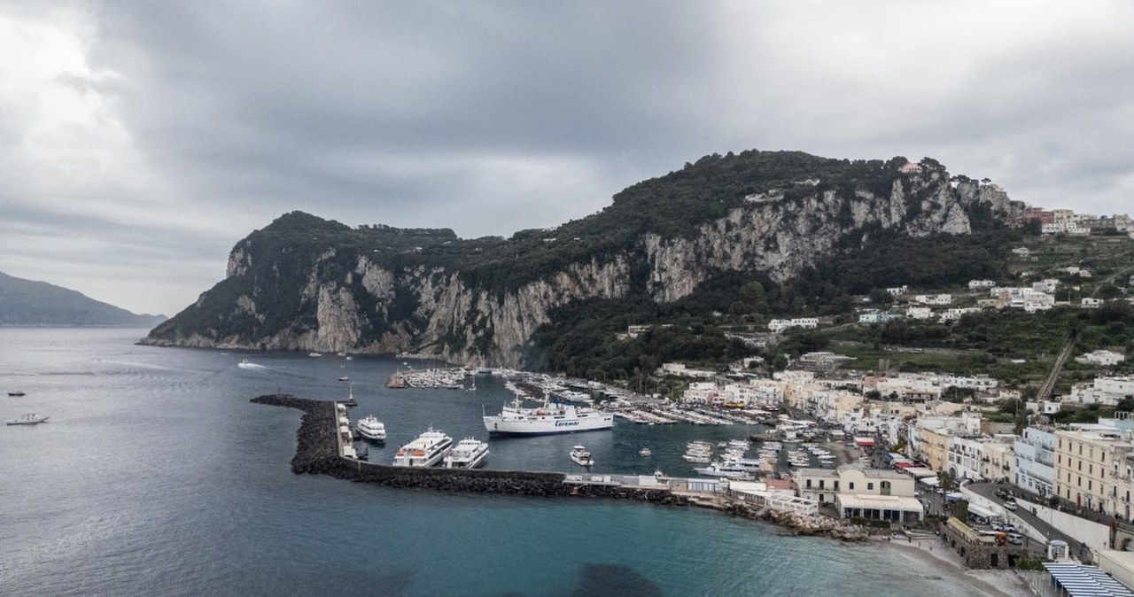 "Oblężenie" na włoskiej wyspie. Potężne kolejki i chaos komunikacyjny