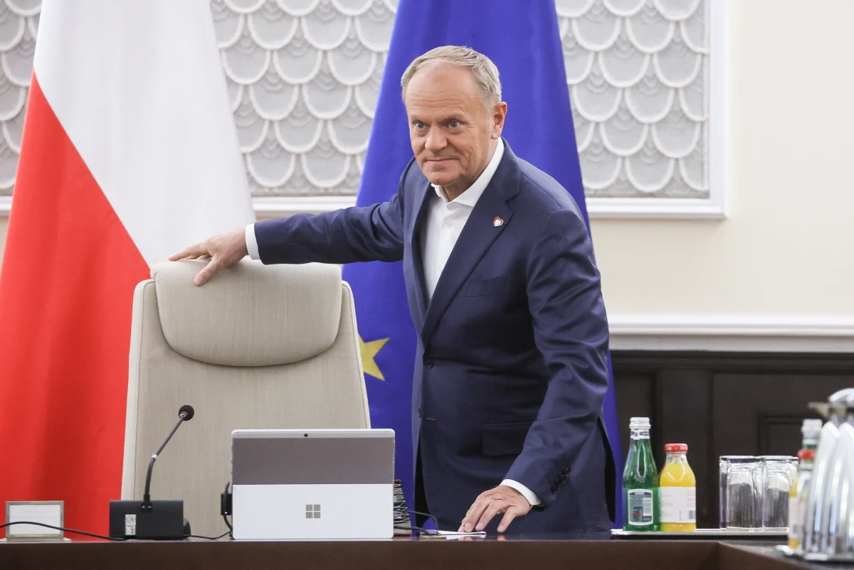 W trakcie ostatnich rozmów liderów koalicji zapadła decyzja, że nie będzie powoływany rzecznik rządu - dowiedział się nieoficjalnie dziennikarz RMF FM Kacper Wróblewski. Według naszych ustaleń przeciwnikiem pomysłu marszałka Sejmu Szymona Hołowni jest m.in. premier Donald Tusk. 