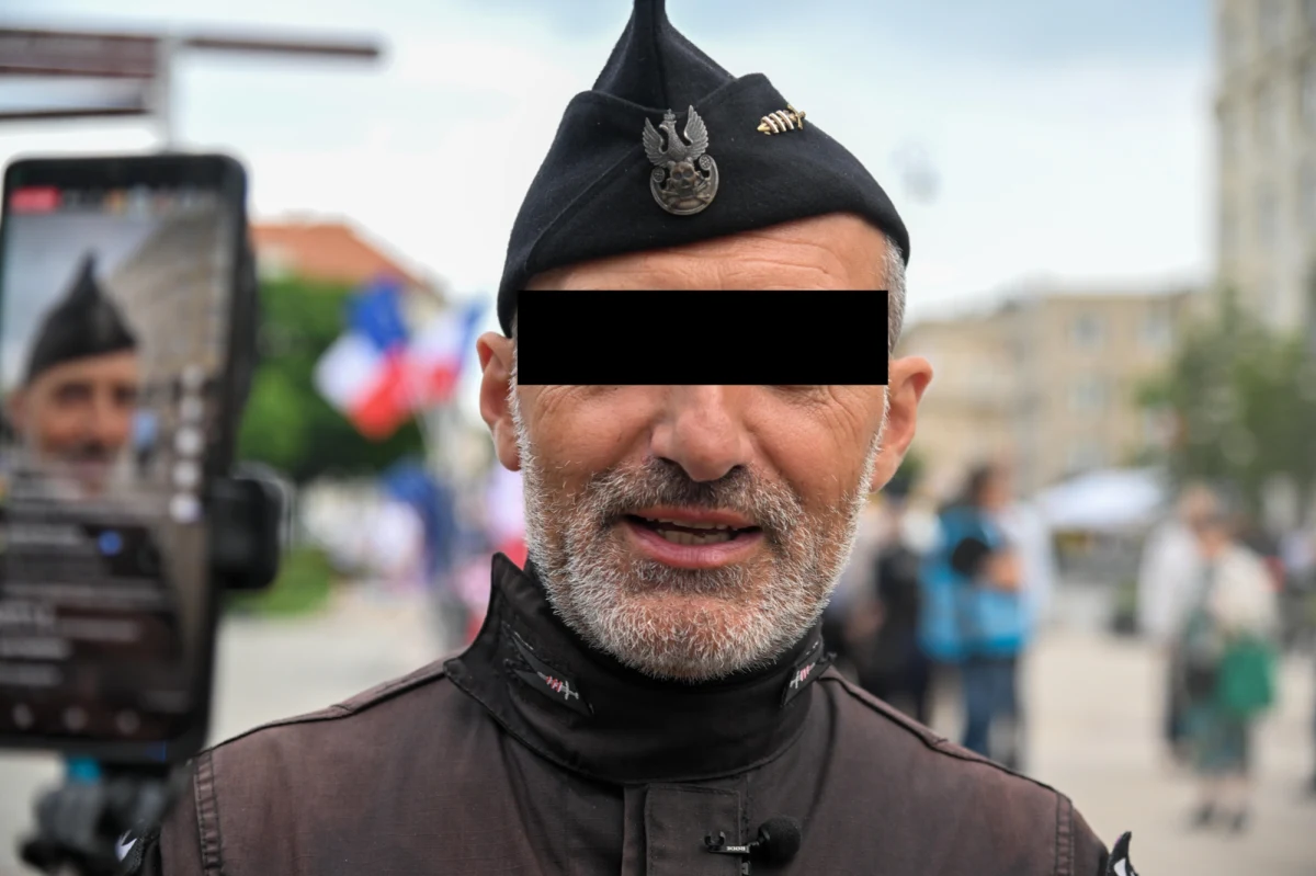 Dwóch patostreamerów - Wojciech O. i Marcin O. - znalazło się w rękach stołecznych policjantów. Liderzy Rodaków Kamratów mają dziś usłyszeć zarzuty w Prokuraturze Okręgowej Warszawa-Praga. W środę po południu śledczy zatrzymali w tej sprawie również Mirosława R., związanego z ruchem Polskie Żółte Kamizelki.