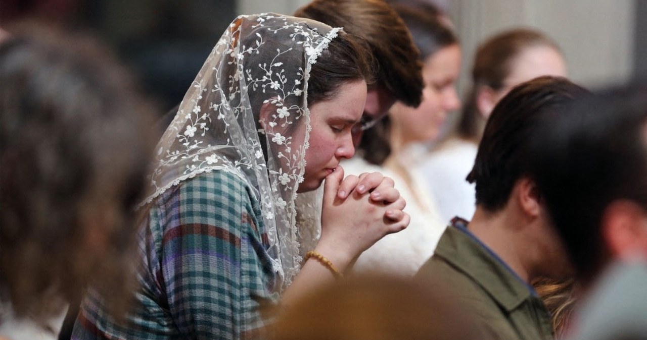 Pokolenie Zet zaczyna chodzić do kościoła. Nowe zjawisko w W. Brytanii