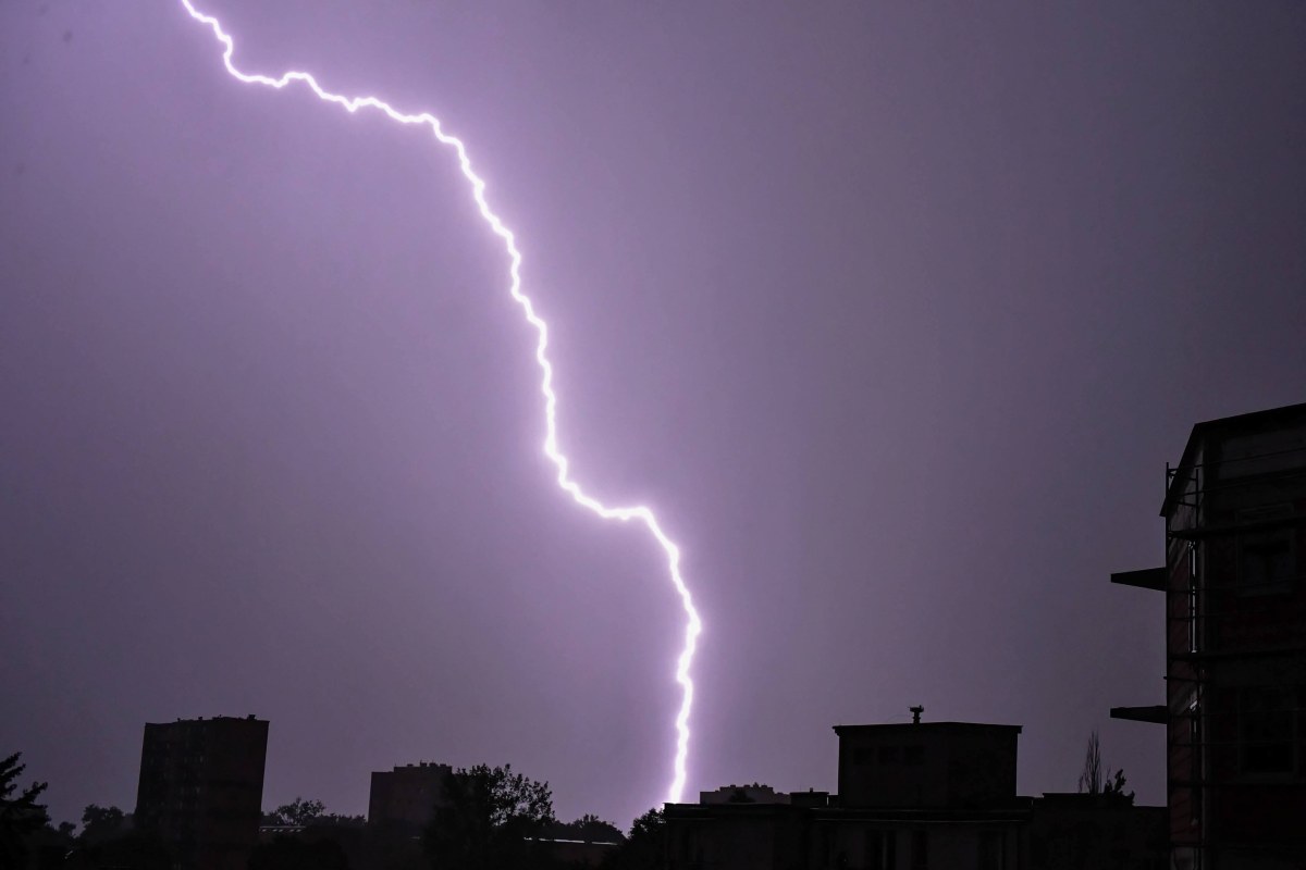 RCB ostrzega przed burzami. Czy Twój region jest zagrożony?