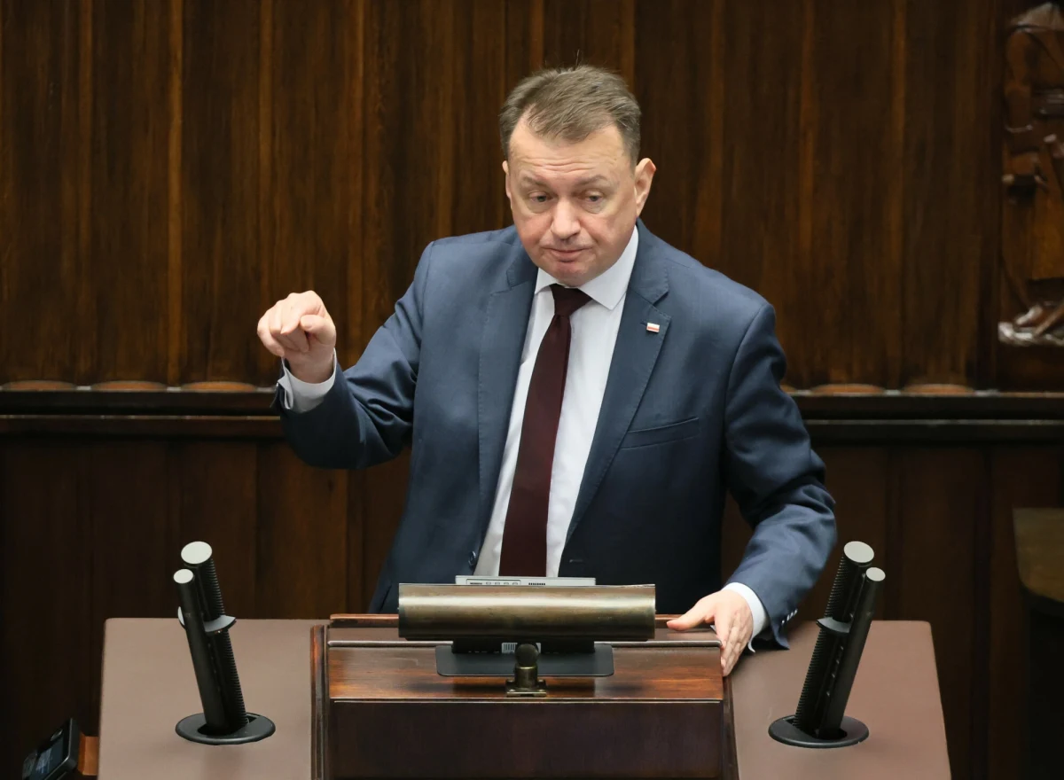 Mariusz Błaszczak, przewodniczący klubu PiS, zaprosił reprezentantów wszystkich klubów i kół parlamentarnych na spotkanie w sprawie utworzenia ponadpartyjnego rządu technicznego. Nie przyszedł na nie nikt spoza polityków PiS. "Koalicjanci Tuska nie skorzystali z okazji, by uciec przed politycznym niebytem" - skwitował na platformie X Błaszczak. O tym, że politycy innych partii nie skorzystają z zaproszenie, informował już wcześniej Michał Radkowski w RMF FM.