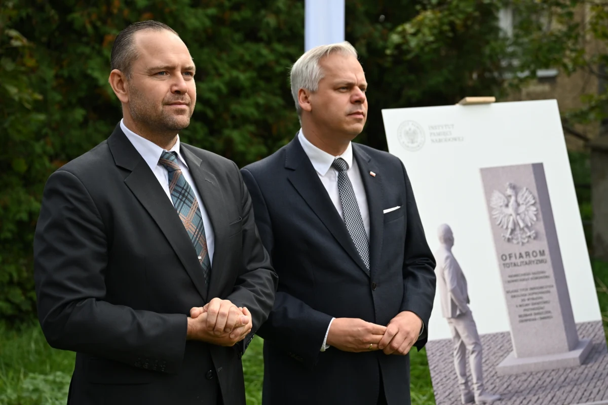 Po wyborczym zwycięstwie Karola Nawrockiego mnożą się pytania o obsadę Kancelarii Prezydenta RP. W medialnych spekulacjach pojawiają się w tym kontekście nazwiska dwóch historyków - Karola Rabendy i Sławomira Cenckiewicza. Obaj już odnieśli się do tych doniesień. 