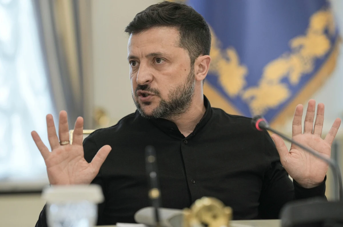 Ukraina proponuje Rosji zawieszenie broni do czasu spotkania przywódców obu państw - prezydenta Ukrainy Wołodymyra Zełenskiego i prezydenta Rosji Władimira Putina. "Jeśli na tym spotkaniu zobaczymy, że możemy kontynuować dialog, rozejm zostanie przedłużony" - oświadczył Zełenski. Sam Putin stwierdził: "O czym tu rozmawiać".