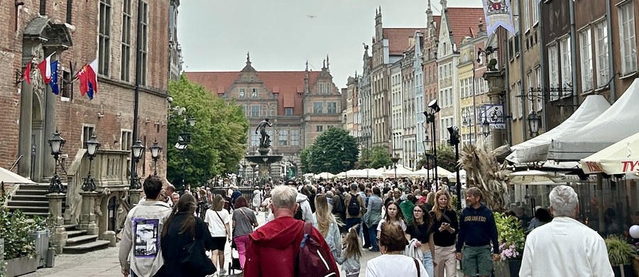 Miasto szykuje się na sezon letni. Na czwartek zaplanowano spotkanie z mieszkańcami Śródmieścia. Celem jest przedyskutowanie kluczowych aspektów związanych z organizacją przestrzeni publicznej, bezpieczeństwem, pracą służb porządkowych i kalendarzem letnich wydarzeń. Po raz pierwszy straż miejska będzie miała patrole całodobowe.