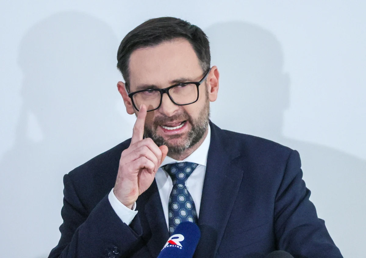 "Sprawa OTS jest jednym z elementów politycznej zemsty" - uważa Daniel Obajtek, były prezes PKN Orlen i obecny europoseł. Komentując zatrzymanie Michała R., byłego członka zarządu Orlen S.A., podkreślił, że w jego ocenie działania prokuratury mają podłoże polityczne i są elementem walki o wpływy. "Jak widać (Bodnar) jeszcze chce zawalczyć o stanowisko i przypodobać się Tuskowi. A co się może spodobać kierownikowi? Wiadomo, głośne zatrzymania".