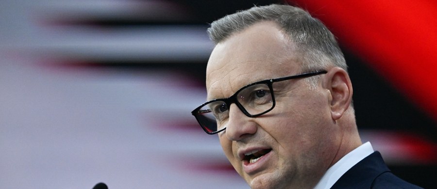 Andrzej Duda jeszcze nie wie, co będzie robił po opuszczeniu Pałacu Prezydenckiego. Szef państwa polskiego stwierdził natomiast, że jeśli znajdzie się funkcja, która "nie narusza godności" urzędu prezydenta, to poważnie rozważy podjęcie się jej. Takowej godności - jego zdaniem - nie narusza stanowisko premiera.