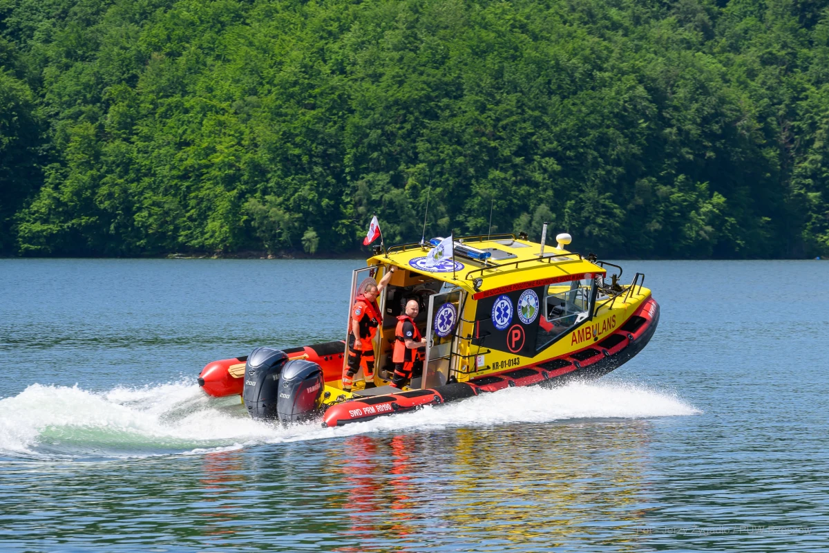 Bieszczadzkie Pogotowie Ratunkowe w Sanoku po raz pierwszy w swojej historii będzie dysponować własną łodzią ratunkową. Dzięki temu zwiększy się bezpieczeństwo turystów przebywających nad Jeziorem Solińskim – jednym z najchętniej odwiedzanych miejsc w Bieszczadach.