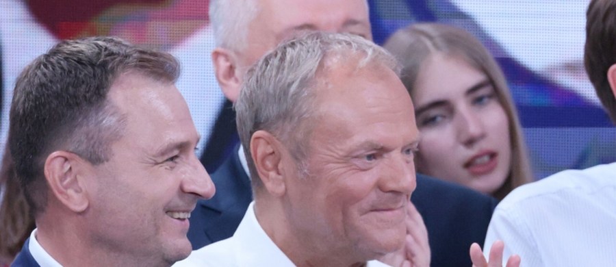 Premier Donald Tusk zwołał w środę spotkanie z parlamentarzystami Koalicji Obywatelskiej w Kancelarii Prezesa Rady Ministrów. Tematem rozmów uczyniono wyniki drugiej tury niedzielnych wyborów prezydenckich, w których zwyciężył popierany przez PiS Karol Nawrocki. Kazimierz Michał Ujazdowski powiedział w Popołudniowej rozmowie w RMF FM, że namawiałby Donalda Tuska do poważnego rozważenia propozycji ustąpienia ze stanowiska premiera i uczynienia szefem rządu Władysława Kosiniaka-Kamysza.