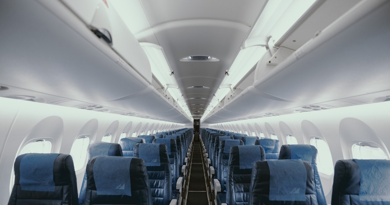 Samoloty bez klasy biznes. Naukowcy wskazują drogę do redukcji emisji CO2