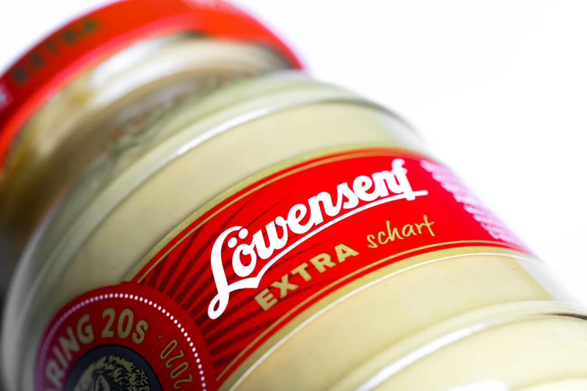 Niemieckie miasto Düsseldorf żegna swoją kultową markę musztardy. Po stuleciu działalności fabryka Löwensenf zostaje zamknięta. Wszyscy pracownicy zostaną zwolnieni.