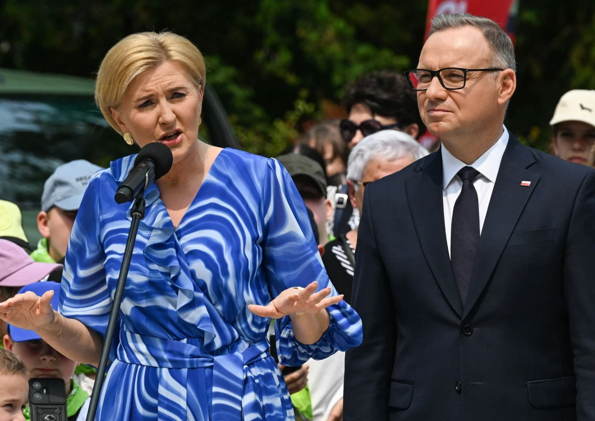 W sierpniu kończy się druga kadencja Andrzeja Dudy na stanowisku prezydenta RP. Po odejściu z urzędu będzie otrzymywał tzw. prezydencką emeryturę, której wysokość - zgodnie z obowiązującymi przepisami - wynosi 75 proc. dotychczasowego wynagrodzenia. A co z Agatą Kornhauser-Dudą, która przez ostatnie lata pełniła funkcję pierwszej damy?