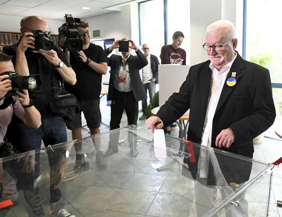 "Należy dokładnie jeszcze raz przeliczyć wyniki drugiej tury wyborów, zwracając uwagę na podejrzane wyniki, albo powtórzyć drugą turę" - zaapelował w piątek rano Lech Wałęsa. To pokłosie doniesień o rzekomych nieprawidłowościach, do których miało dojść w niektórych komisjach. "Rzeczywiście jest na razie kilka komisji, w których błędnie zostały przypisane głosy - odwrotnie Karolowi Nawrockiemu i Rafałowi Trzaskowskiemu (...). Na razie trzeba się temu przyjrzeć" - tak sprawę skomentowała w Porannej rozmowie w RMF FM rzeczniczka KO Dorota Łoboda.