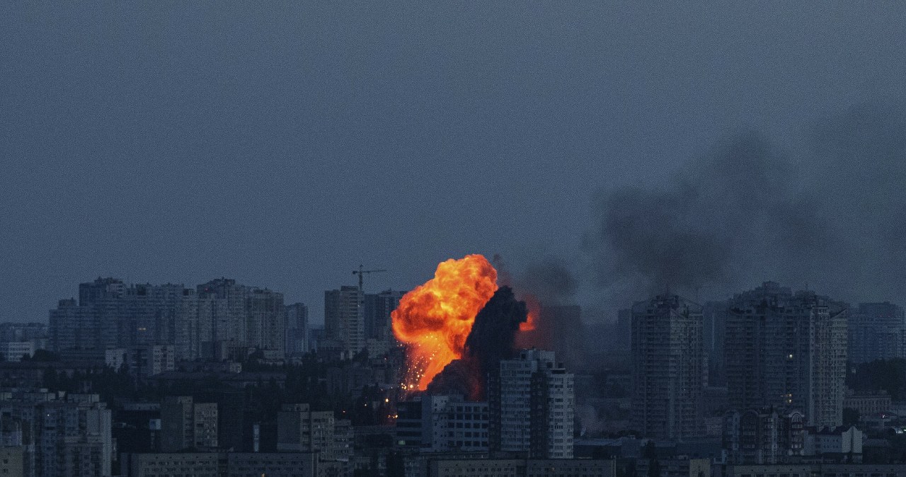 Nocny ostrzał Kijowa. Władze informują o rannych i zabitych