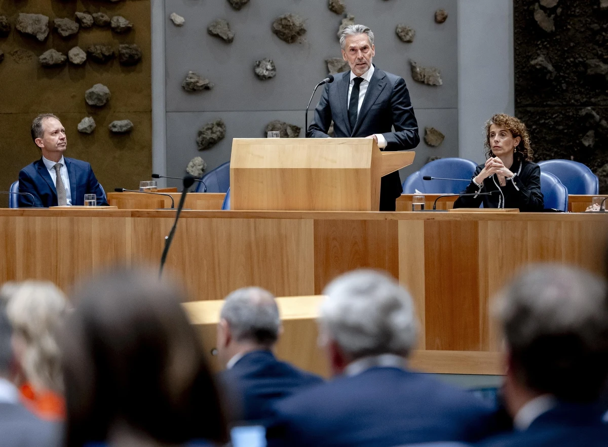 29 października odbędą się przedterminowe wybory parlamentarne w Holandii - podała agencja ANP. Rząd Dicka Schoofa rozpadł się we wtorek, gdy szef skrajnie prawicowej Partii na rzecz Wolności (PVV) Geert Wilders wycofał z niego swoich ministrów.