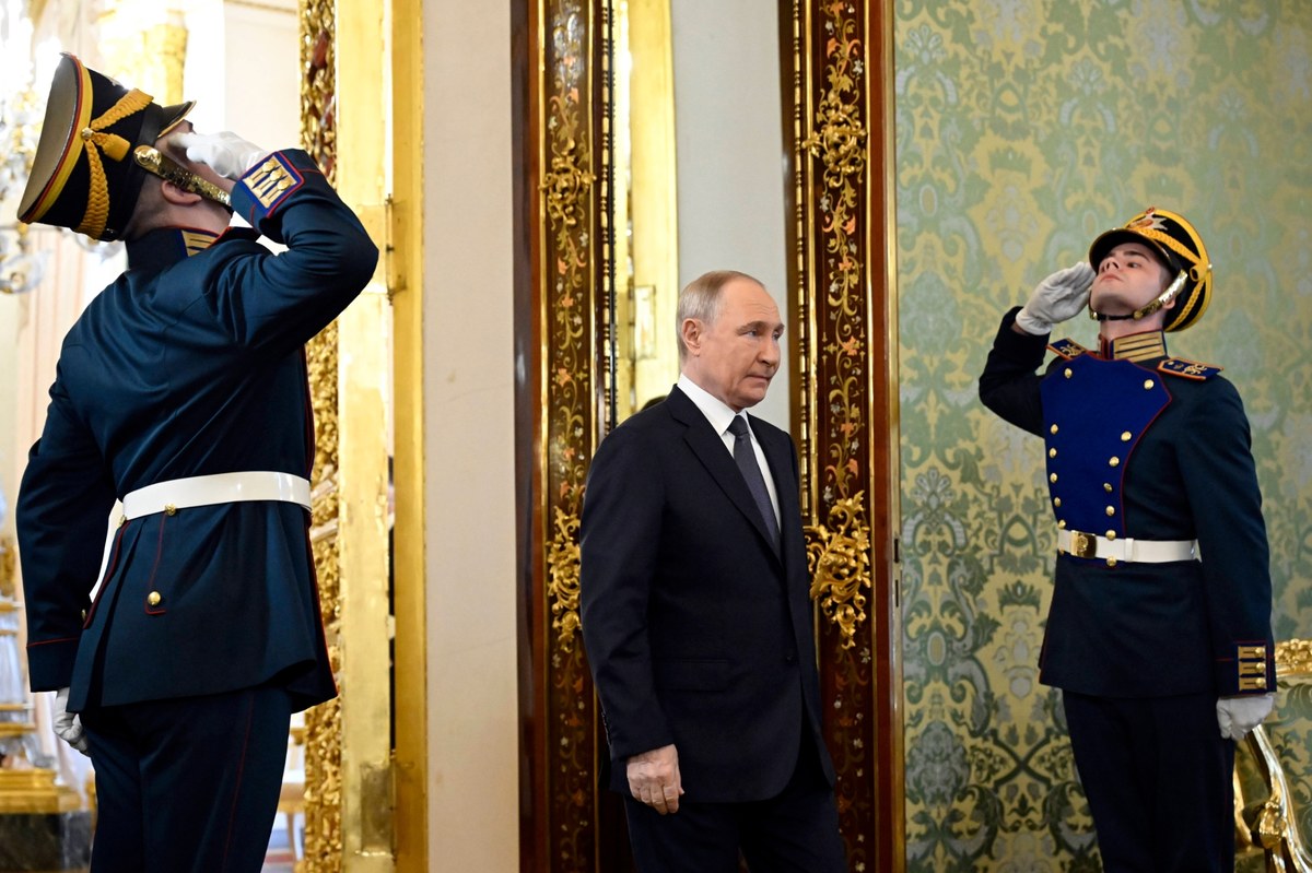 "Politico" donosi o wykorzystywaniu rosyjskich artystów przez Władimira Putina w celu budowania rosyjskiego soft power w Europie. Portal zwraca uwagę na przypadki odtwórców muzyki klasycznej, którzy choć są objęci sankcjami, to w ostatnim czasie ponownie wzbudzili zainteresowanie na starym kontynencie. 