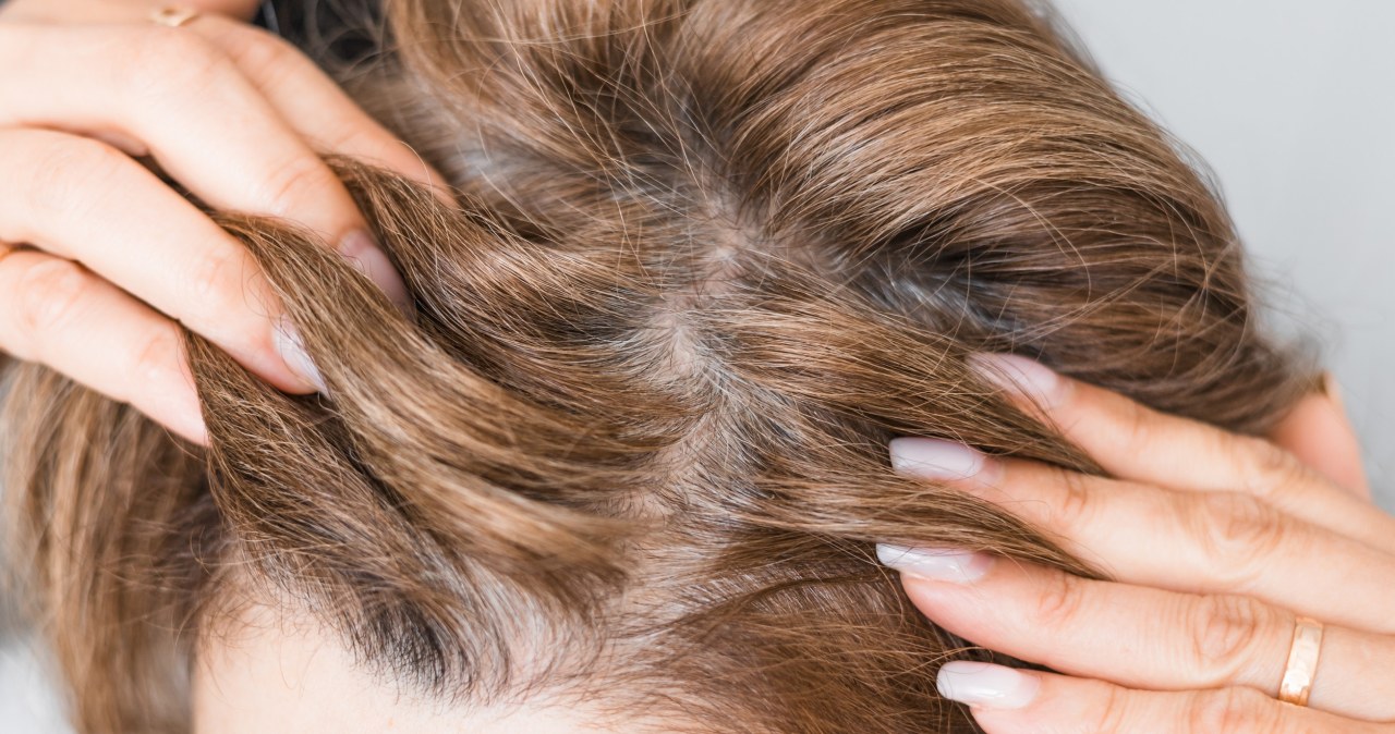 Odmierz dwie łyżki i wykonaj masaż. Włosy zagęszczą się i będą jak tafla