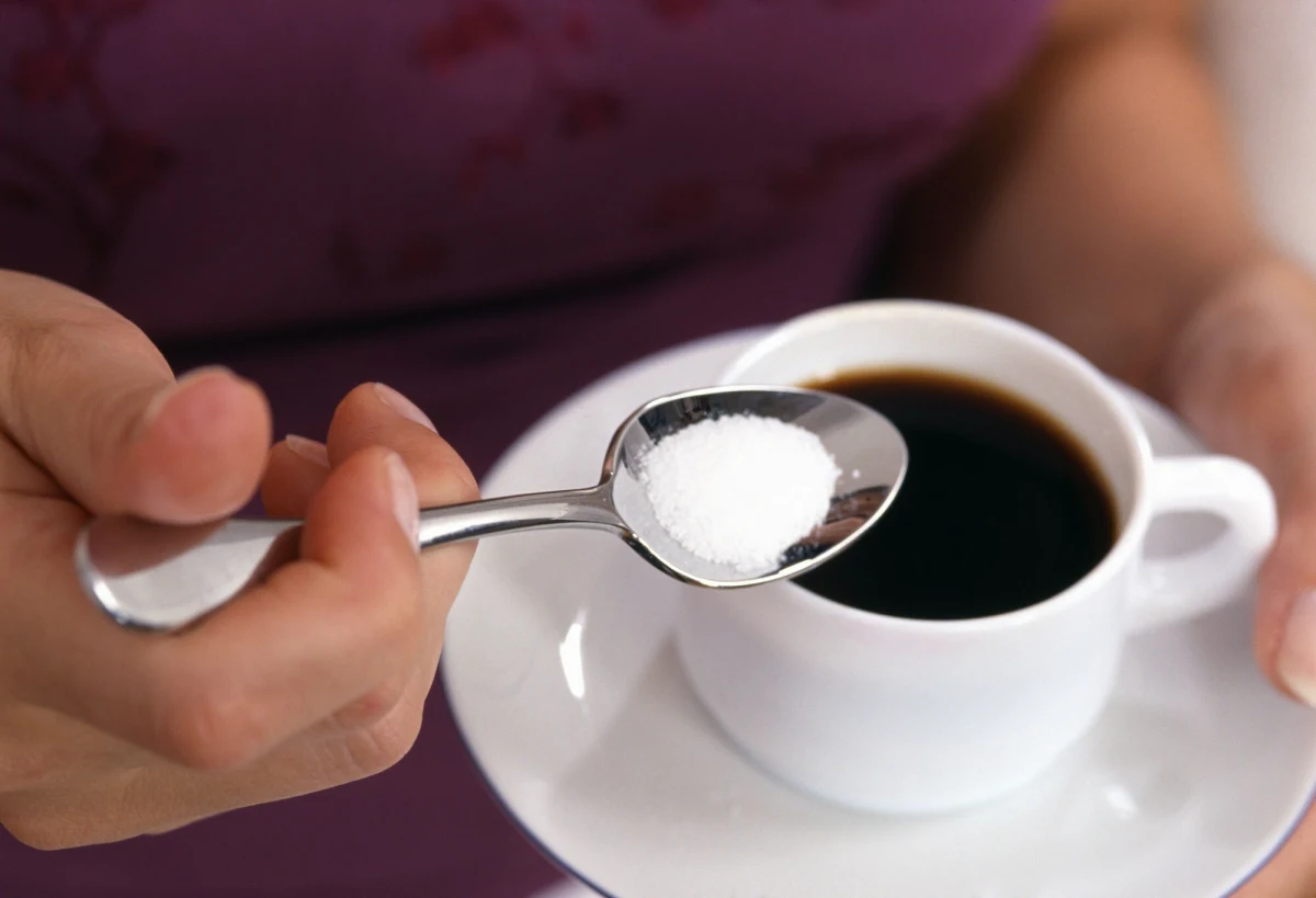 6 czerwca Unia Europejska przywróciła cła na część produktów importowanych z Ukrainy, m.in. zboża, mięso drobiowe, jaja oraz miód. To koniec obowiązującego od 2022 roku bezcłowego handlu wprowadzonego po rosyjskiej inwazji na Ukrainę. Eksperci przewidują, że może się to przełożyć m.in. na znaczny wzrost cen cukru.