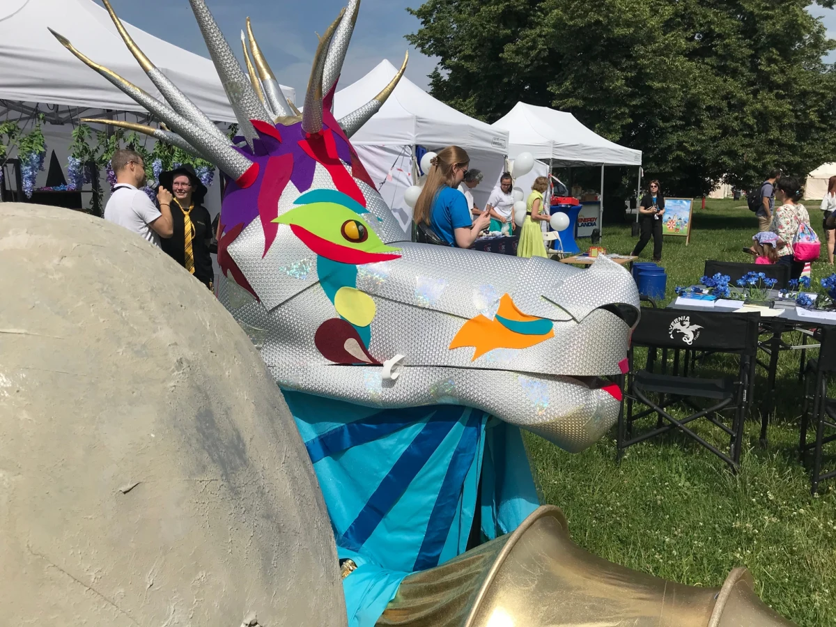 Już po raz 24. stolica Małopolski staje się stolicą smoków. Z tej okazji od soboty do niedzieli odbywa się Smoczy Piknik Rodzinny. Wieczorem zaplanowano barwne widowisko na Wiśle, a jutro Wielką Paradę Smoków w centrum Krakowa.