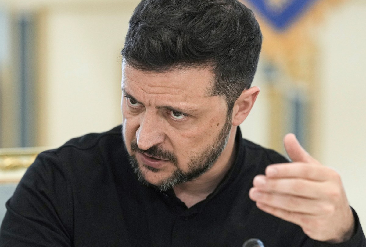"Nie jesteśmy z Władimirem Putinem dziećmi na placu zabaw w parku. To jest morderca, który przyszedł do tego parku, żeby je zabijać" - powiedział prezydent Ukrainy Wołodymyr Zełenski, odpowiadając w ten sposób na słowa Donalda Trumpa. Prezydent USA po raz kolejny udowodnił, że jego percepcja odnośnie krwawej rosyjskiej inwazji jest "nieco" chybiona. Porównał Rosję i Ukrainę do "bijących się dzieci".