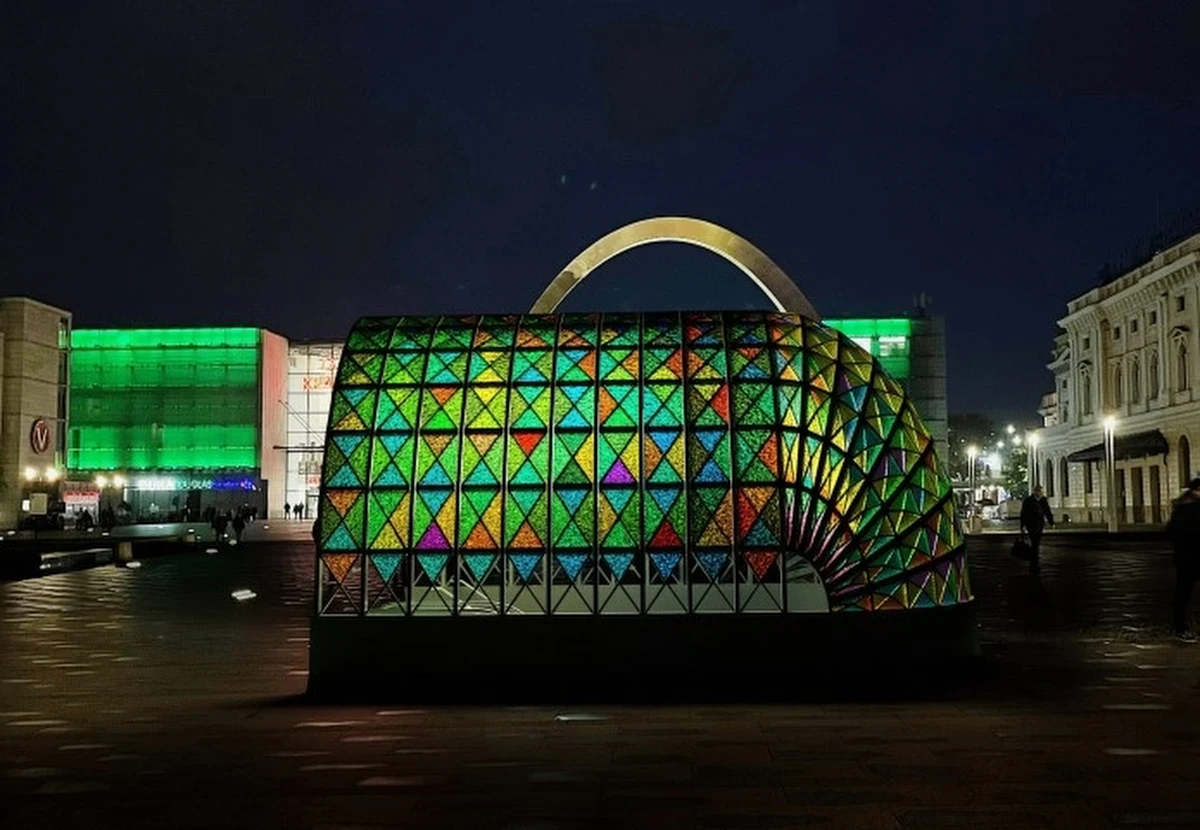 Zakończył się studencki konkurs na plakat ilustrujący wizję wejścia do stacji metra „Dworzec Główny” w Krakowie. Zgłoszono prawie sto prac z pomysłami na to, jak mogłaby wyglądać zewnętrzna część stacji metra w stolicy Małopolski. 