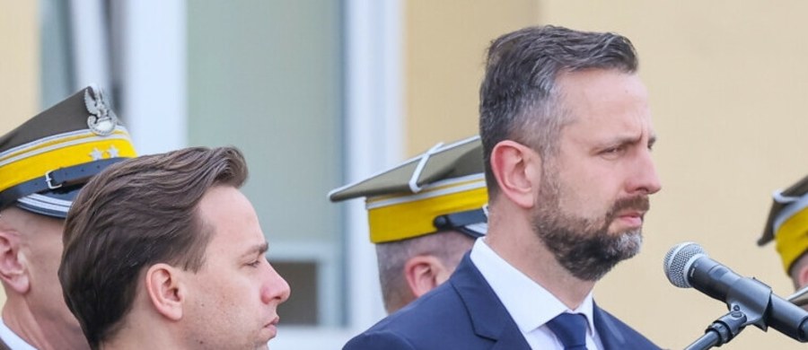 "Polskie Stronnictwo Ludowe rozesłało do swoich członków ankietę, w której znalazły się pytania dotyczące ewentualnego sojuszu z Prawem i Sprawiedliwością oraz Konfederacją" - poinformował Leszek Miller. "No to już po ptakach" - skomentował wymownie były premier.