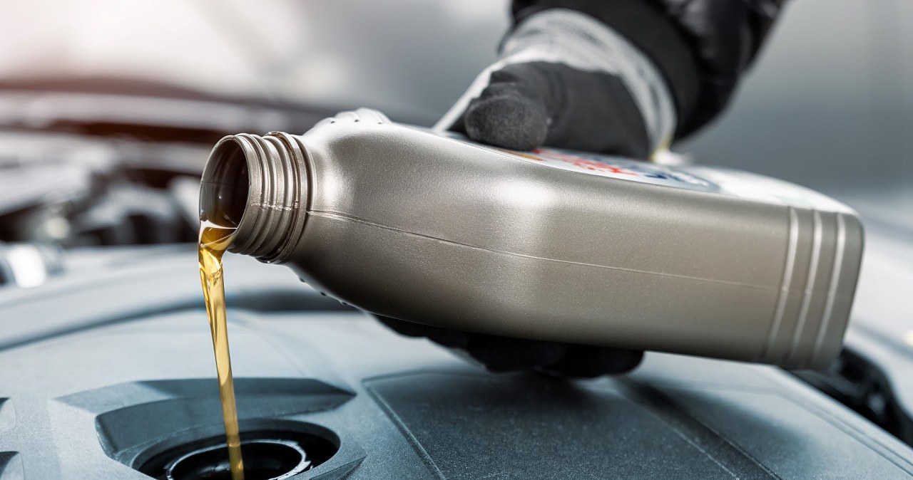 Nawet 5 tys. zł mandatu za błąd. Gdzie wyrzucić zużyte opakowanie po oleju?