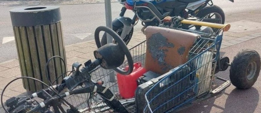 Policjanci sopockiej drogówki zatrzymali nietypowego "kierowcę". 19-latek z Gdańska przemierzał chodnik oraz ścieżkę rowerową, kierując pojazdem, który sam skonstruował z wózka sklepowego wyposażonego w silnik o pojemności 50 cm³. Jak się okazało, miał aktywny sądowy zakaz prowadzenia wszelkich pojazdów mechanicznych.