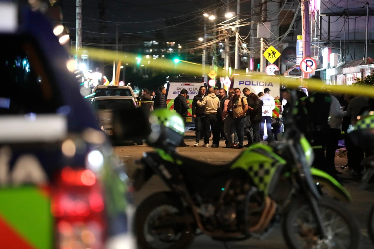 W sobotę, podczas przedwyborczego wiecu w Bogocie, postrzelony został kolumbijski senator Miguel Uribe Turbay. Według kolumbijskiej gazety "El Tiempo" niezidentyfikowany zamachowiec strzelił kandydującemu w wyborach prezydenckich politykowi w plecy z broni palnej. Mężczyzna ciężkim stanie został odwieziony do szpitala.