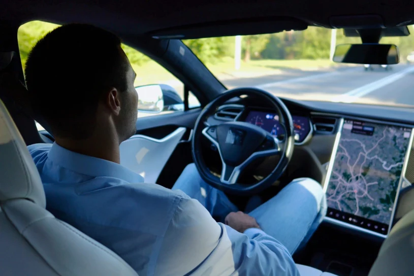 Samochody będą myśleć podobnie do ludzi. Chiński system lepszy od Apollo