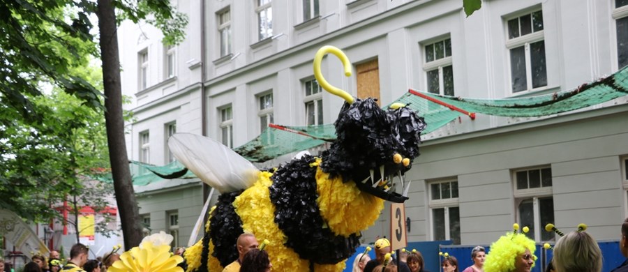 W Krakowie trwa smoczy weekend. W sobotę wieczorem odbyło się barwne widowisko na Wiśle, a dzisiaj przez centrum miasta przechodzi Wielka Parada Smoków.