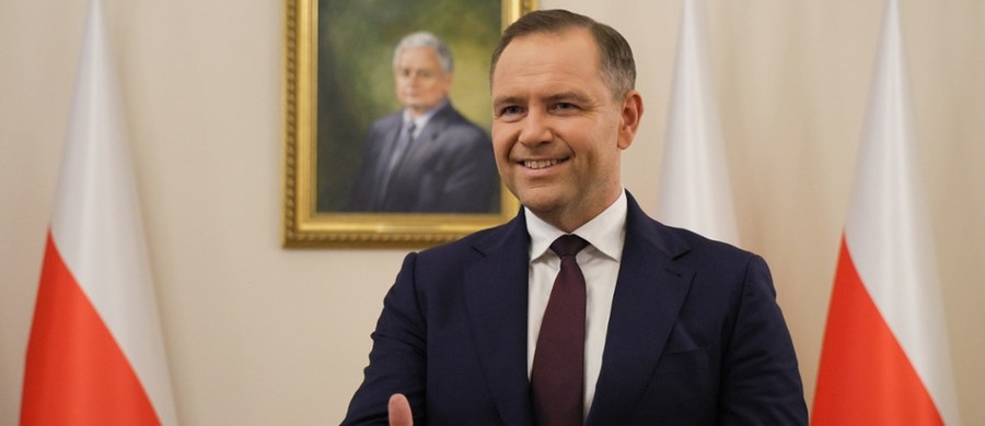 Karol Nawrocki w rozmowie z węgierskim tygodnikiem "Mandiner", w pierwszym zagranicznym wywiadzie po wygranych wyborach prezydenckich, podkreślił konieczność wzmacniania Grupy Wyszehradzkiej i wschodniej flanki NATO. Prezydent elekt zaznaczył, że najważniejszym wrogiem na wschodzie pozostaje Rosja i jej agresywna polityka. Mówił też o Ukrainie.