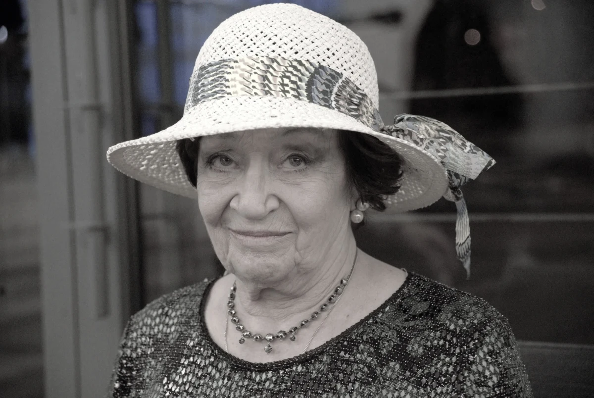 Ewa Dałkowska, aktorka teatralna i filmowa, zmarła w niedzielę. O jej odejściu poinformował Nowy Teatr. W komunikacie wskazano, że pożegnanie artystki odbędzie się 13 czerwca o godz. 12:00 w Kościele Św. Huberta w Zalesiu Górnym (woj. mazowieckie). Dałkowska miała 78 lat.